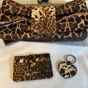 JESSICA SIMPSON Wristlet Purse w/Accessories, has Turn Lock Clasp, Leopard Print